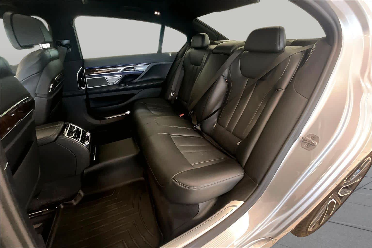 Used 2020 Glacier Silver Metallic BMW 750i xDrive image 17