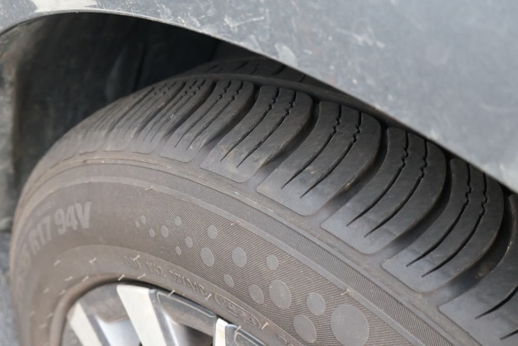 Used 2025 Gray Nissan SV FWD image 6