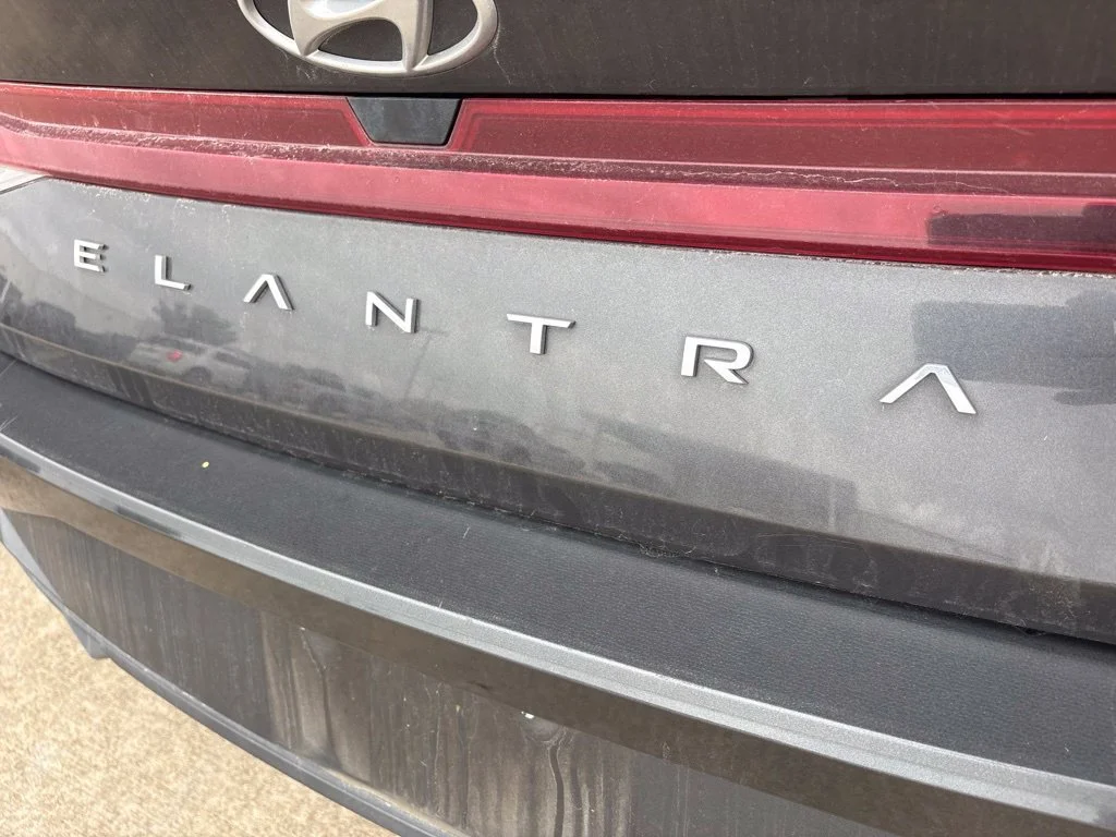 Used 2021  Hyundai SE image 8