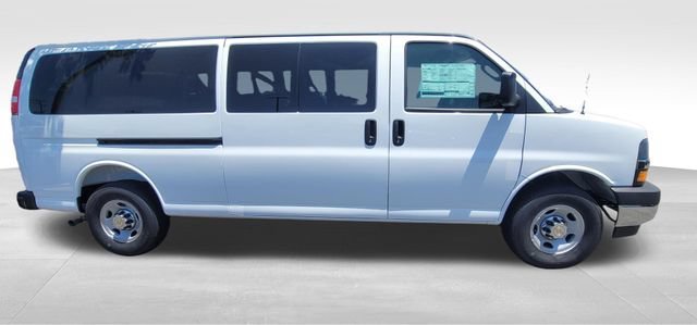 New 2026 Summit White Chevrolet 1LT image 6