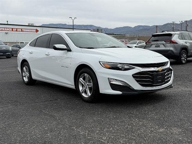 Used 2022 White Chevrolet LT image 1