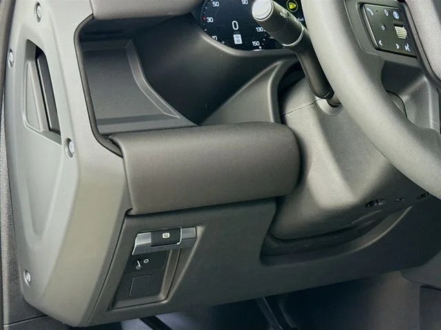 Used 2025 White Land Rover S image 10