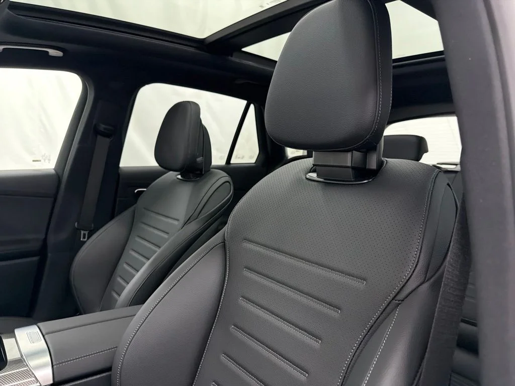 New 2026 White Mercedes-Benz GLC 300 image 13