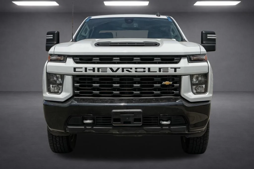 Used 2022 White Chevrolet Custom image 9