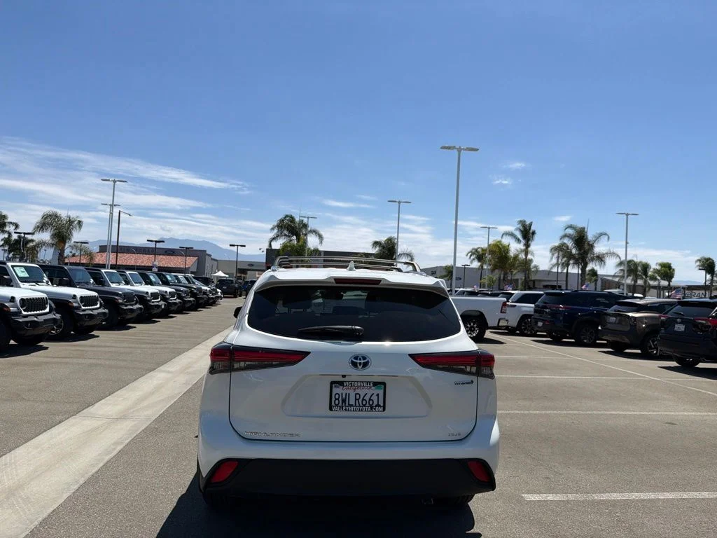 Used 2021 White Toyota XLE image 7