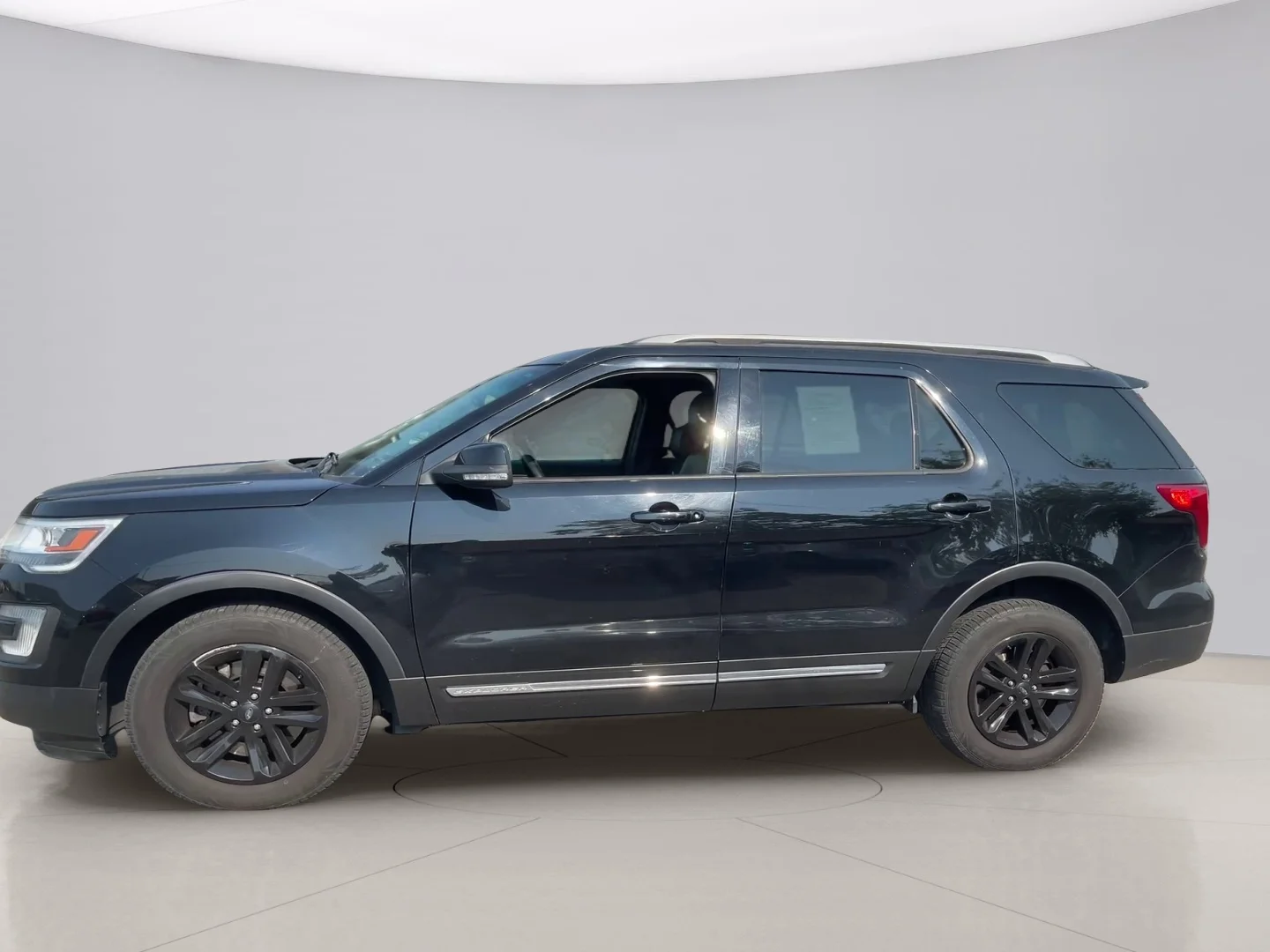 Used 2017 Black Ford XLT image 3