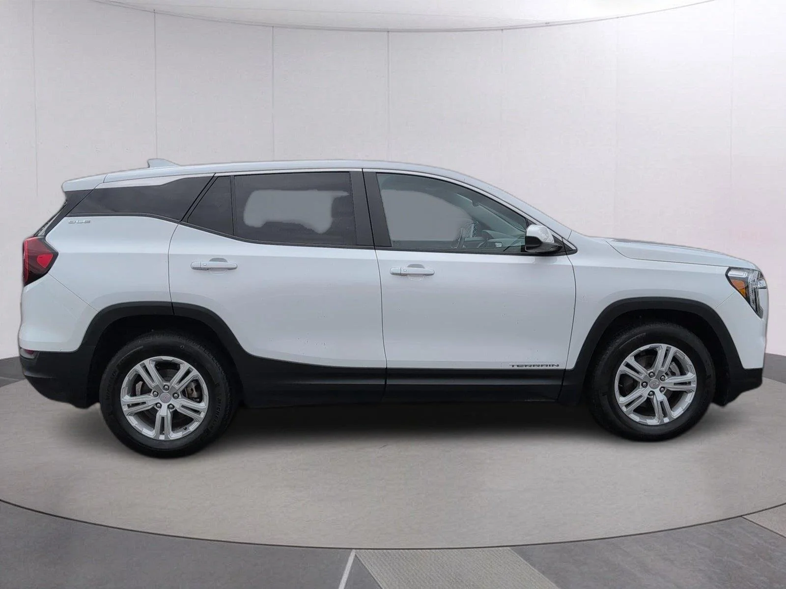 Used 2024 Summit White GMC SLE image 8
