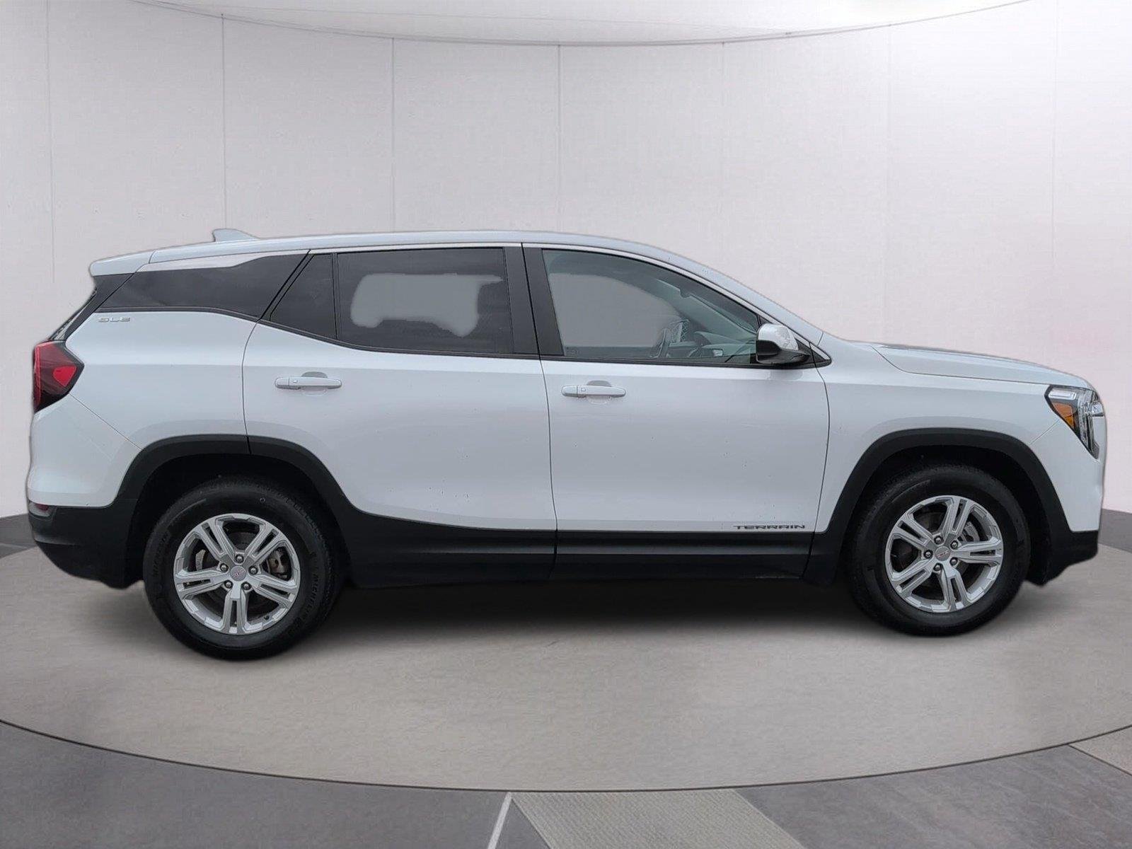Used 2024 Summit White GMC SLE image 8