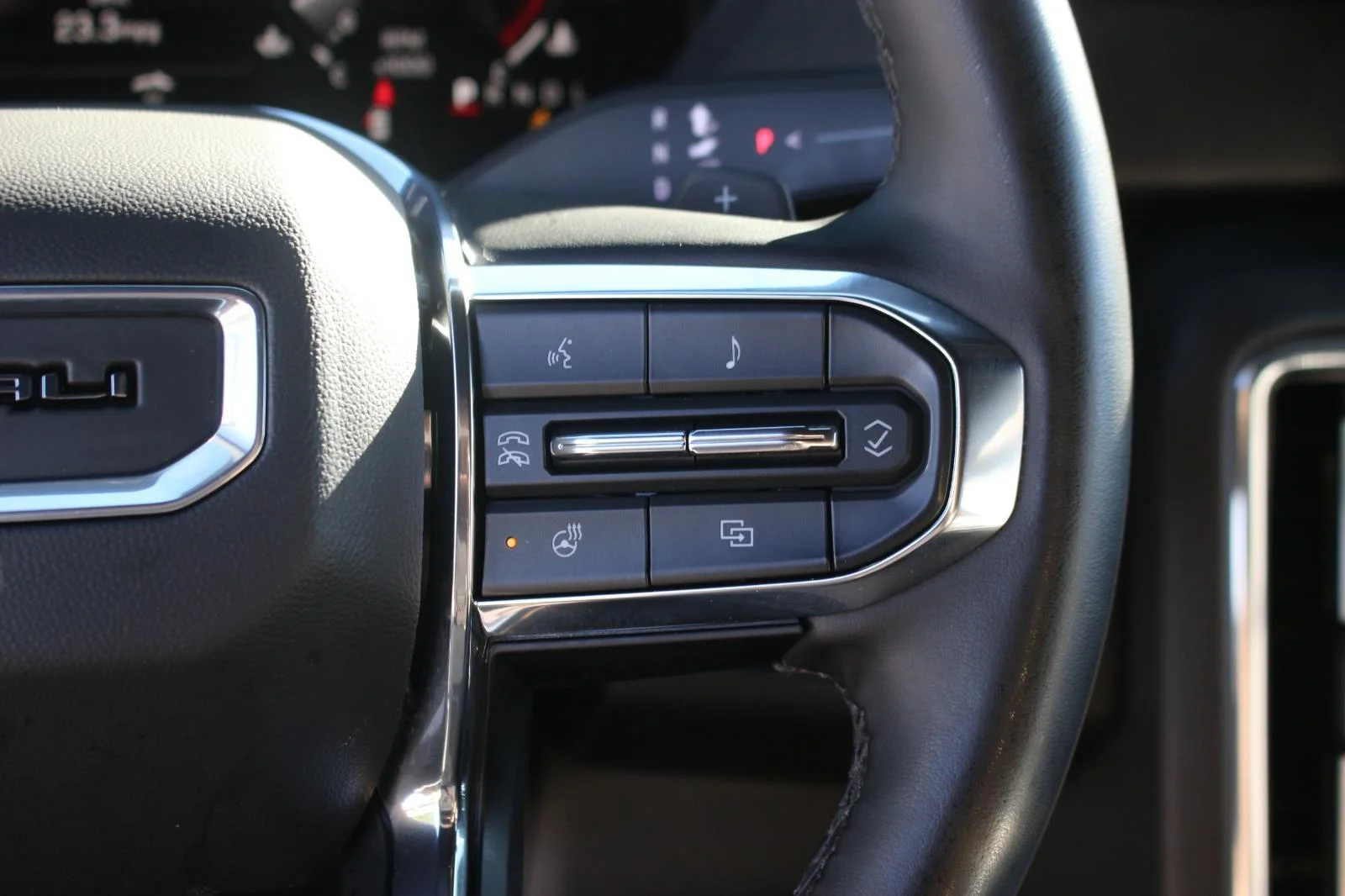 Used 2025 Summit White GMC Denali image 21