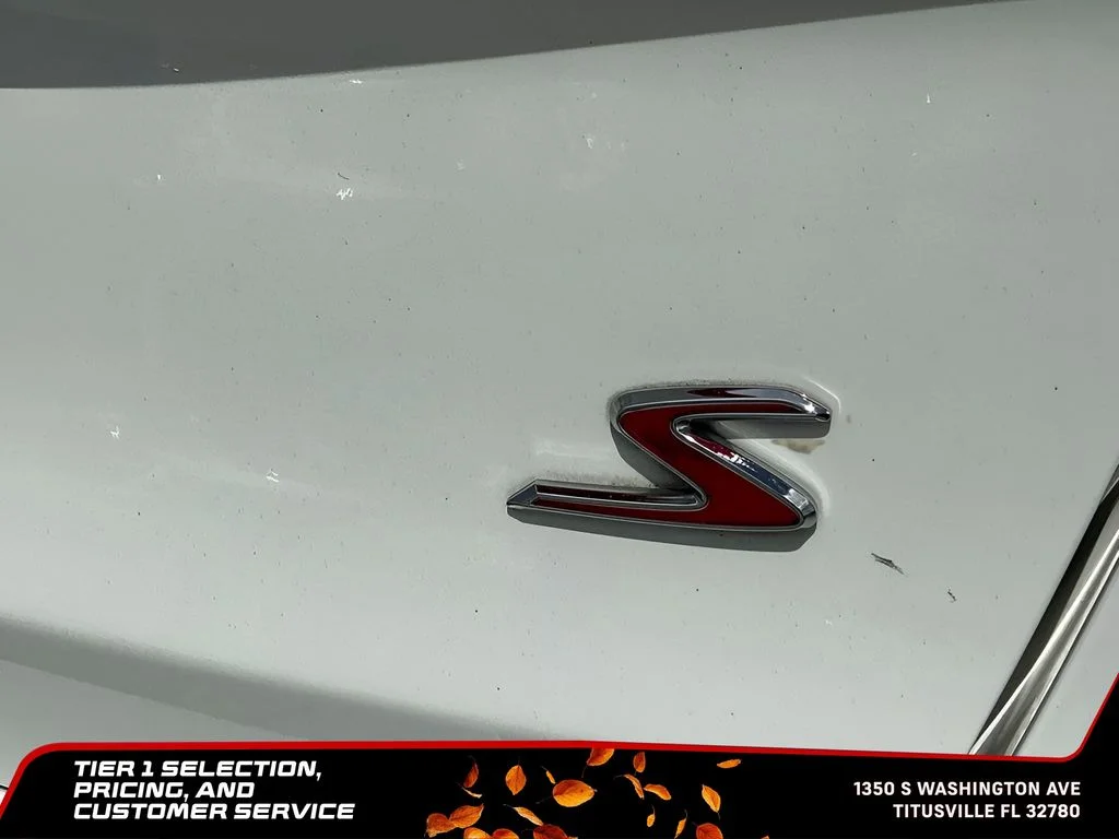 Used 2017 White Kia S image 22