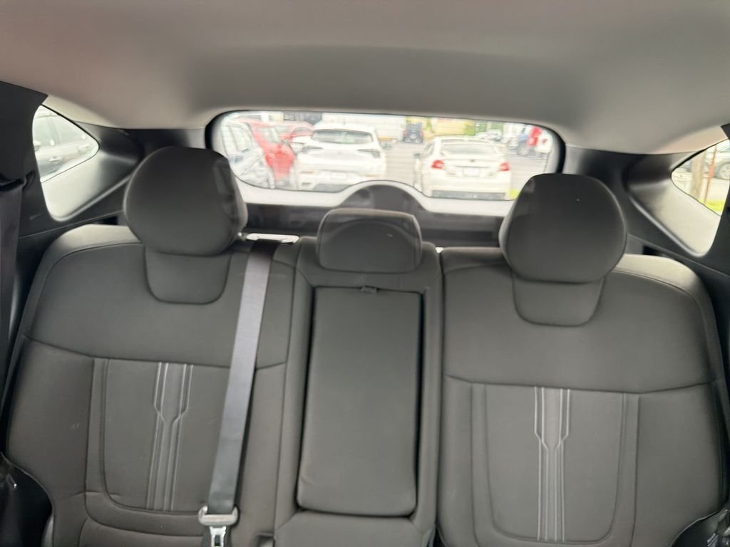 Used 2023 White Hyundai SEL image 13
