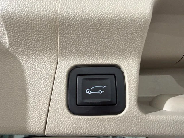 Used 2018 White GMC Denali image 11