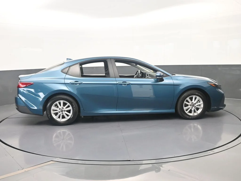 Used 2025 Ocean Toyota LE image 7