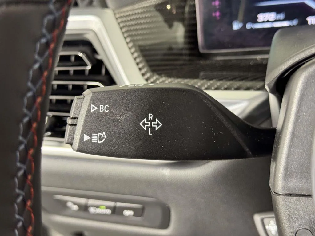 Used 2026 White BMW M60i image 21