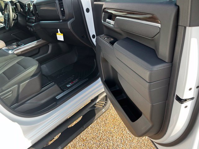 Used 2026 Summit White Chevrolet LT image 21