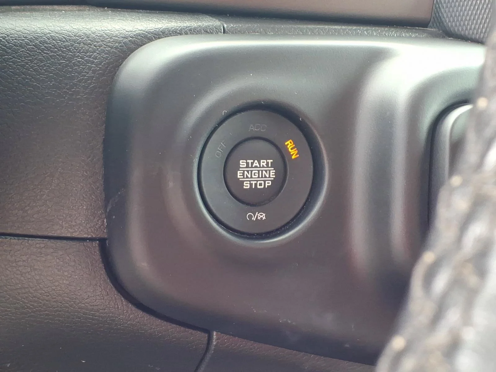 Used 2023 Sting-Gray Clearcoat Jeep Sport S image 16