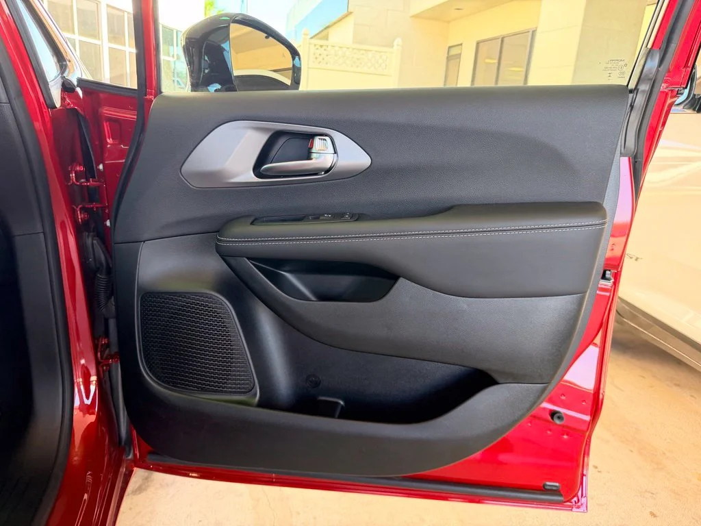 Used 2025 Red Chrysler Select image 36