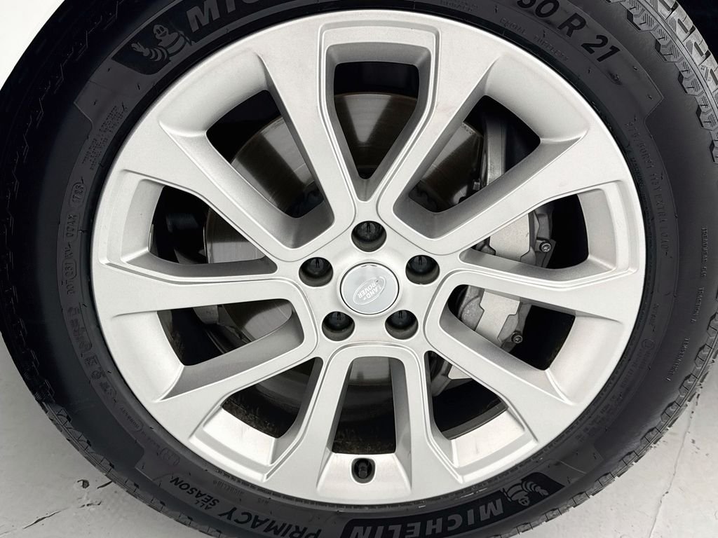Used 2024 Fuji White Land Rover SE image 28