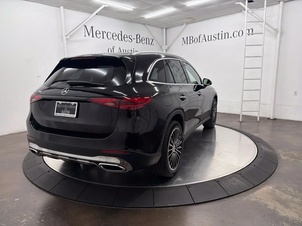 New 2027 Black Mercedes-Benz GLC 300 image 7