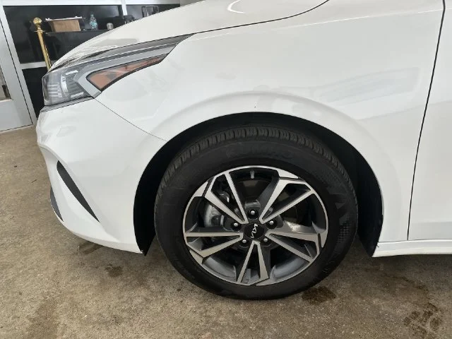 Used 2024 White Kia LXS image 27