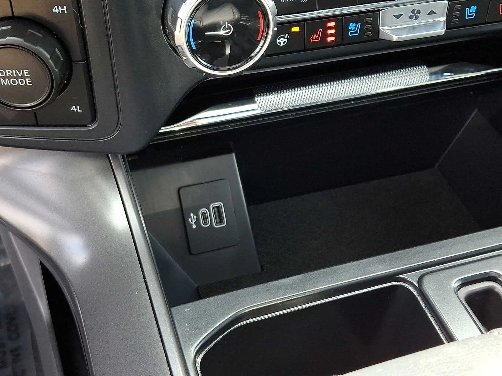Used 2025 Agate Black Ford LARIAT image 27