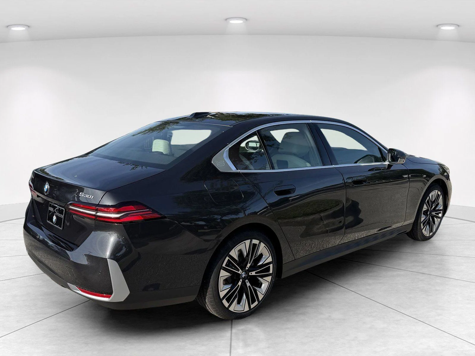 New 2027 Dark Graphite Metallic BMW 530i image 4