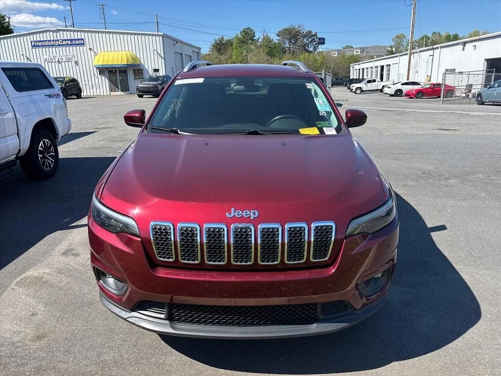 Used 2019 Red Jeep Latitude Plus image 4