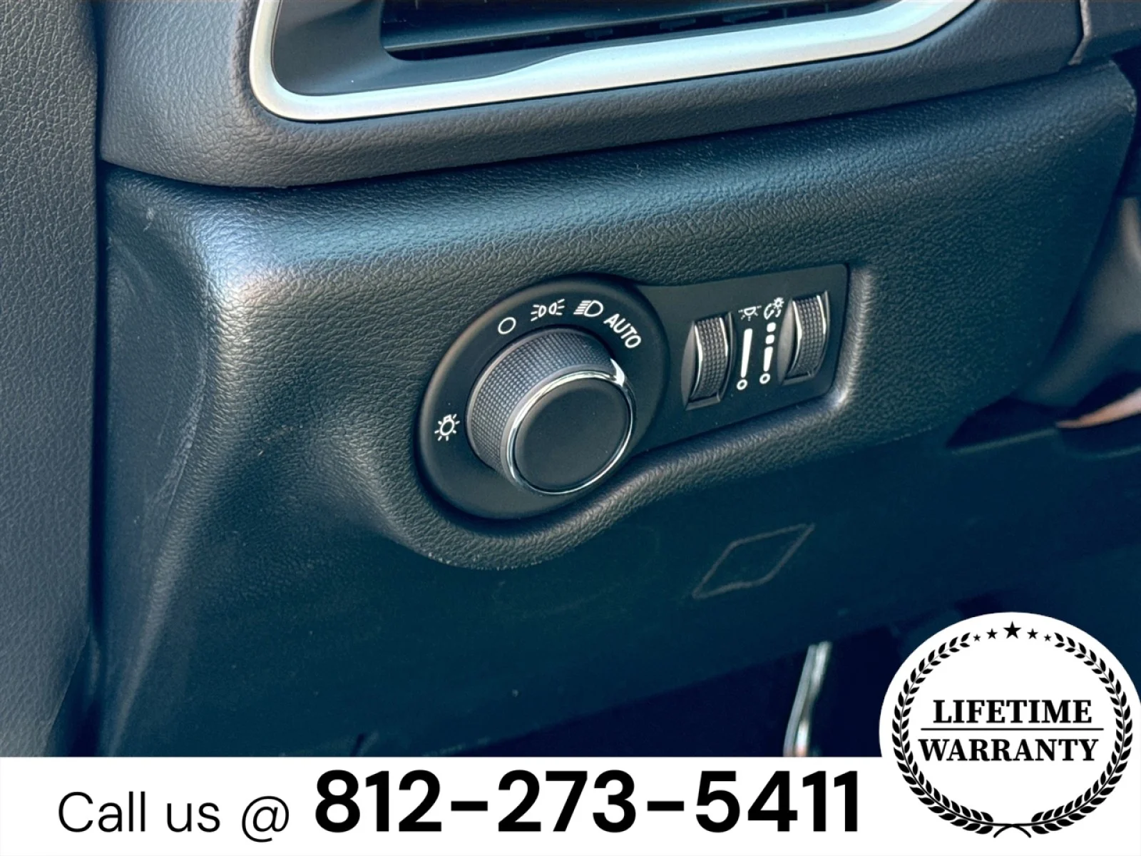New 2026 Silver Mist Clearcoat Chrysler LX image 10