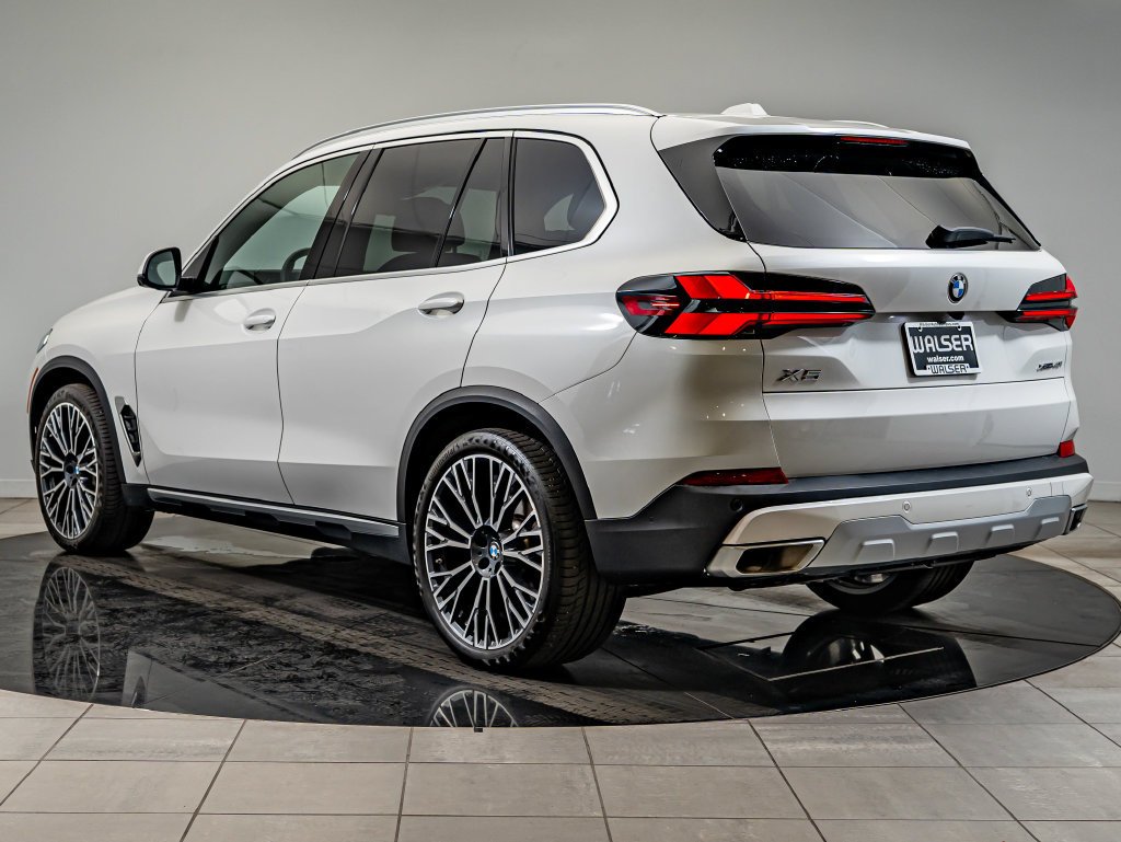 Used 2024 Mineral White Metallic BMW xDrive40i image 6