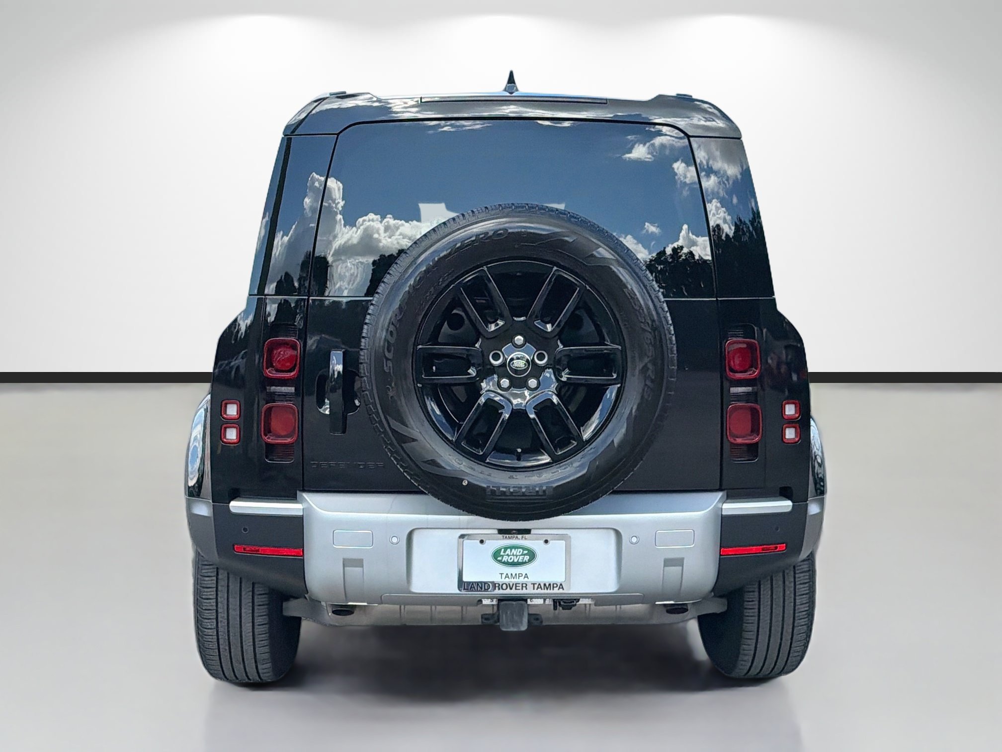 Certified Used 2025 Santorini Black Metallic Land Rover S image 4