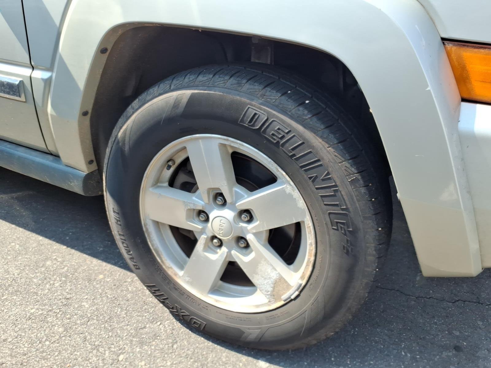 Used 2008 Light Graystone Pearl Jeep Limited image 7