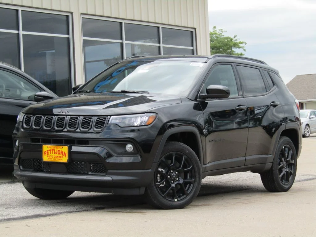 New 2026 Diamond Black Crystal Pearlcoat Jeep Latitude image 12