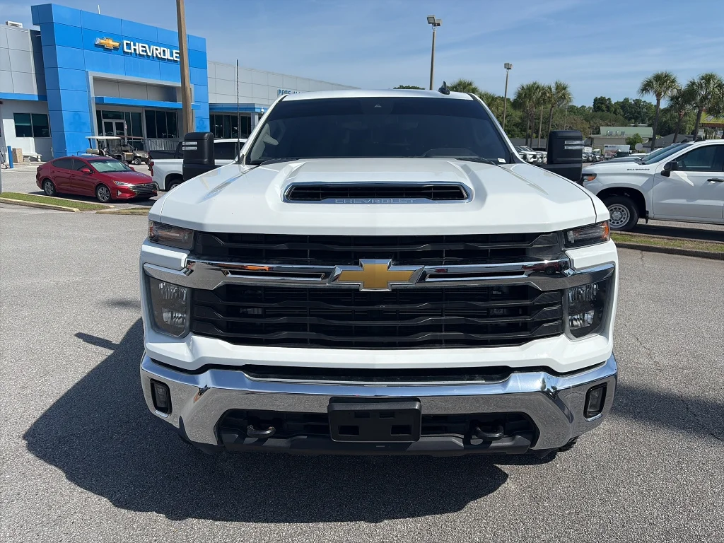 Used 2025 Summit White Chevrolet  image 8