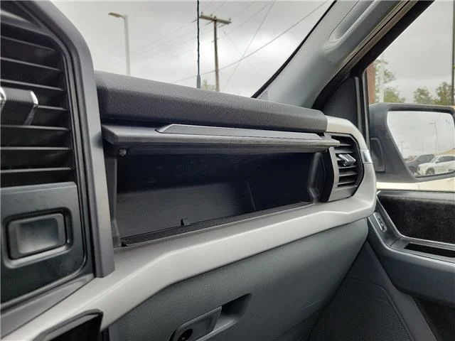 Used 2023 Oxford White Ford XLT 4x4 SuperCrew Cab 5.5 ft. box 145 in. WB image 16
