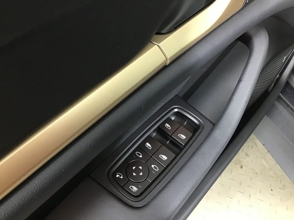 2025 Porsche Taycan S - Photo 29