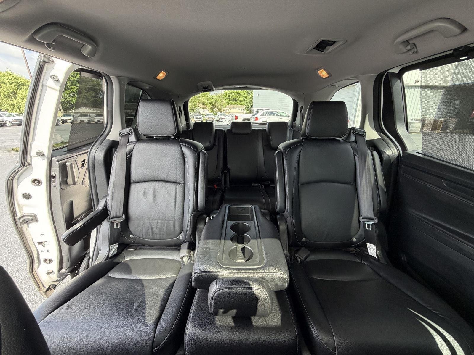 Used 2024 Platinum White Pearl Honda EX-L image 28