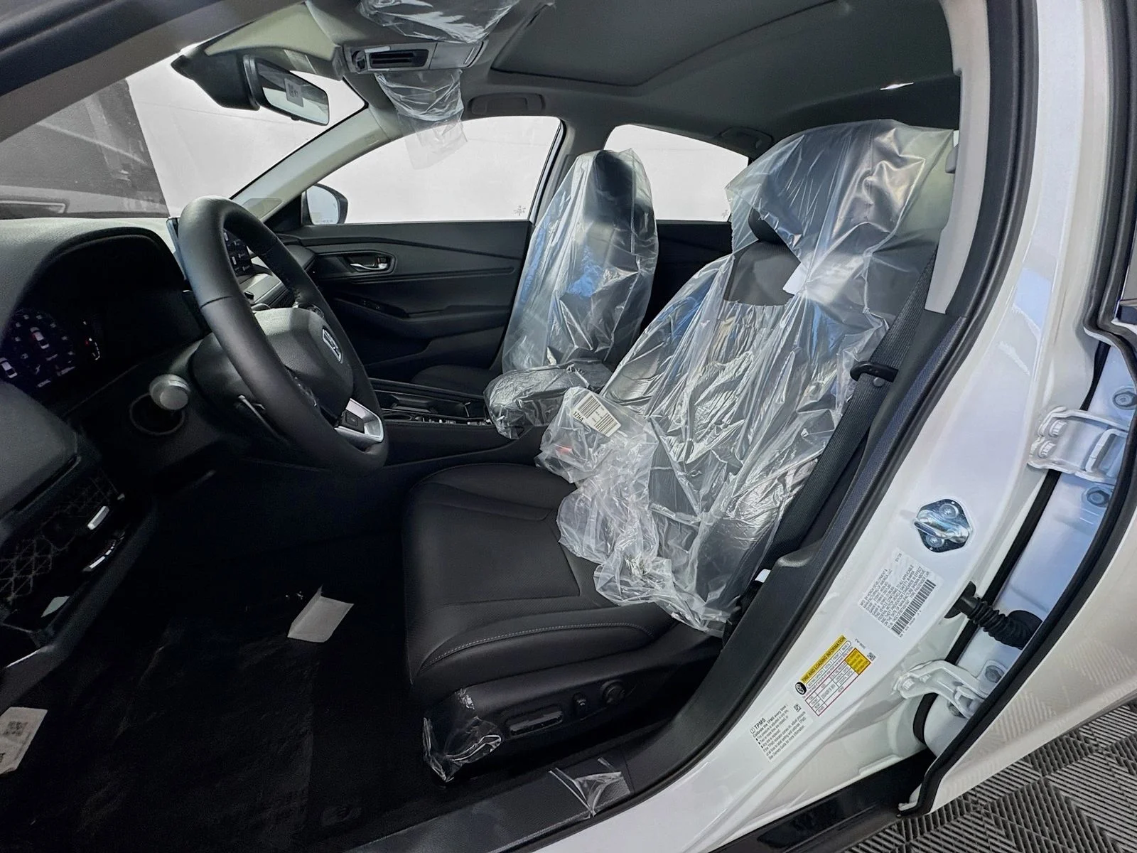 Used 2023 White Honda Touring image 7