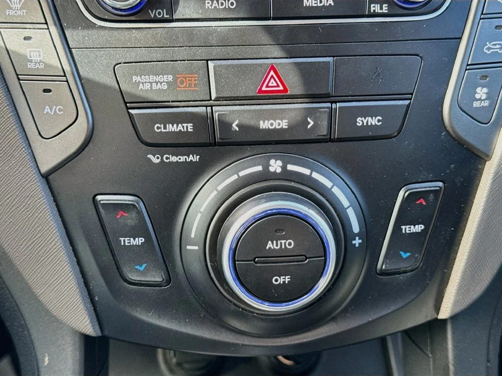 Used 2017 White Hyundai SE image 17