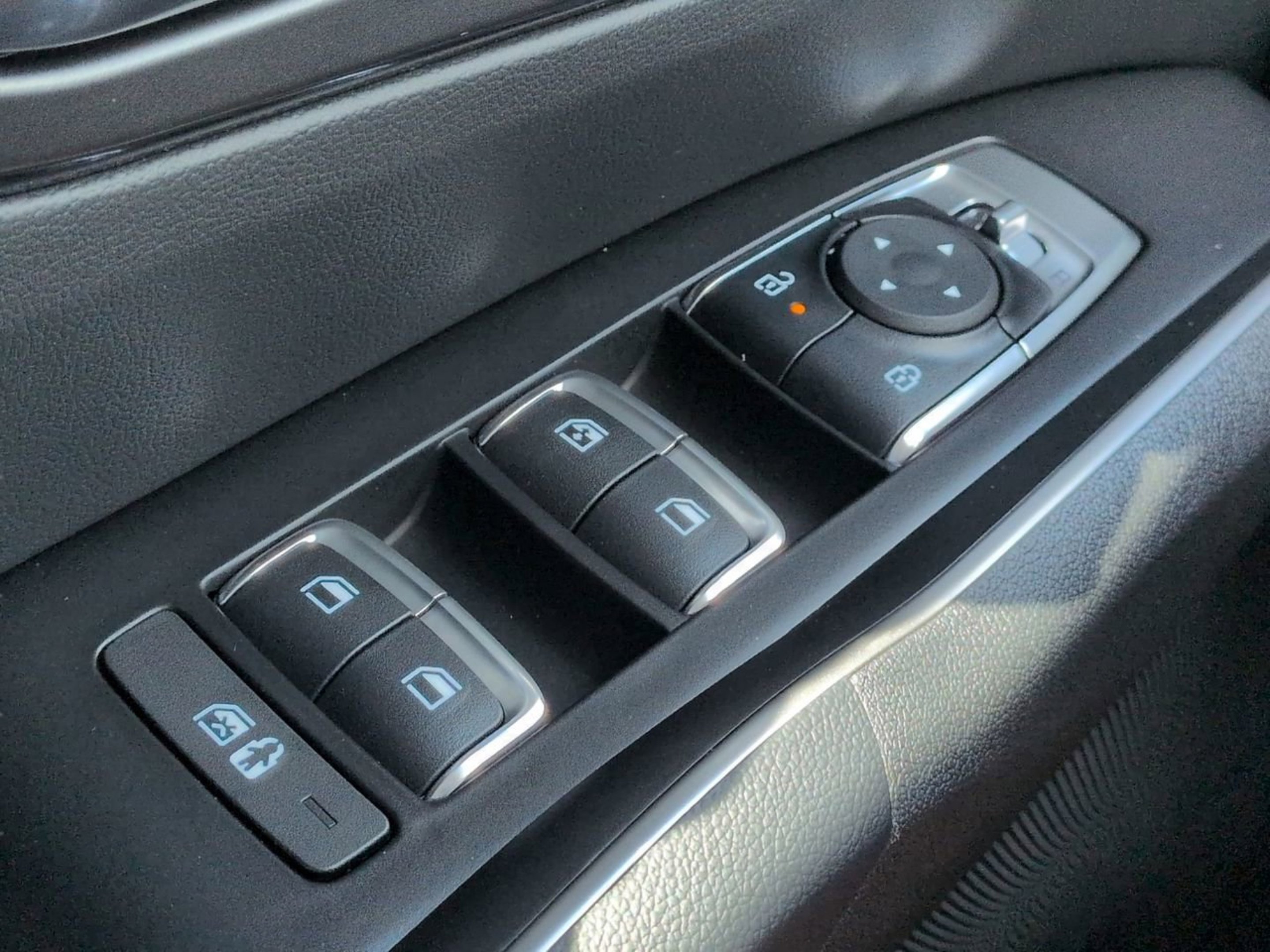 New 2026 Glacial White Pearl Kia LX image 26