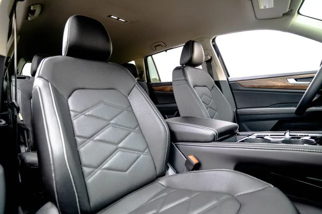 New 2026 Black Volkswagen 2.0T SE w/Technology image 16