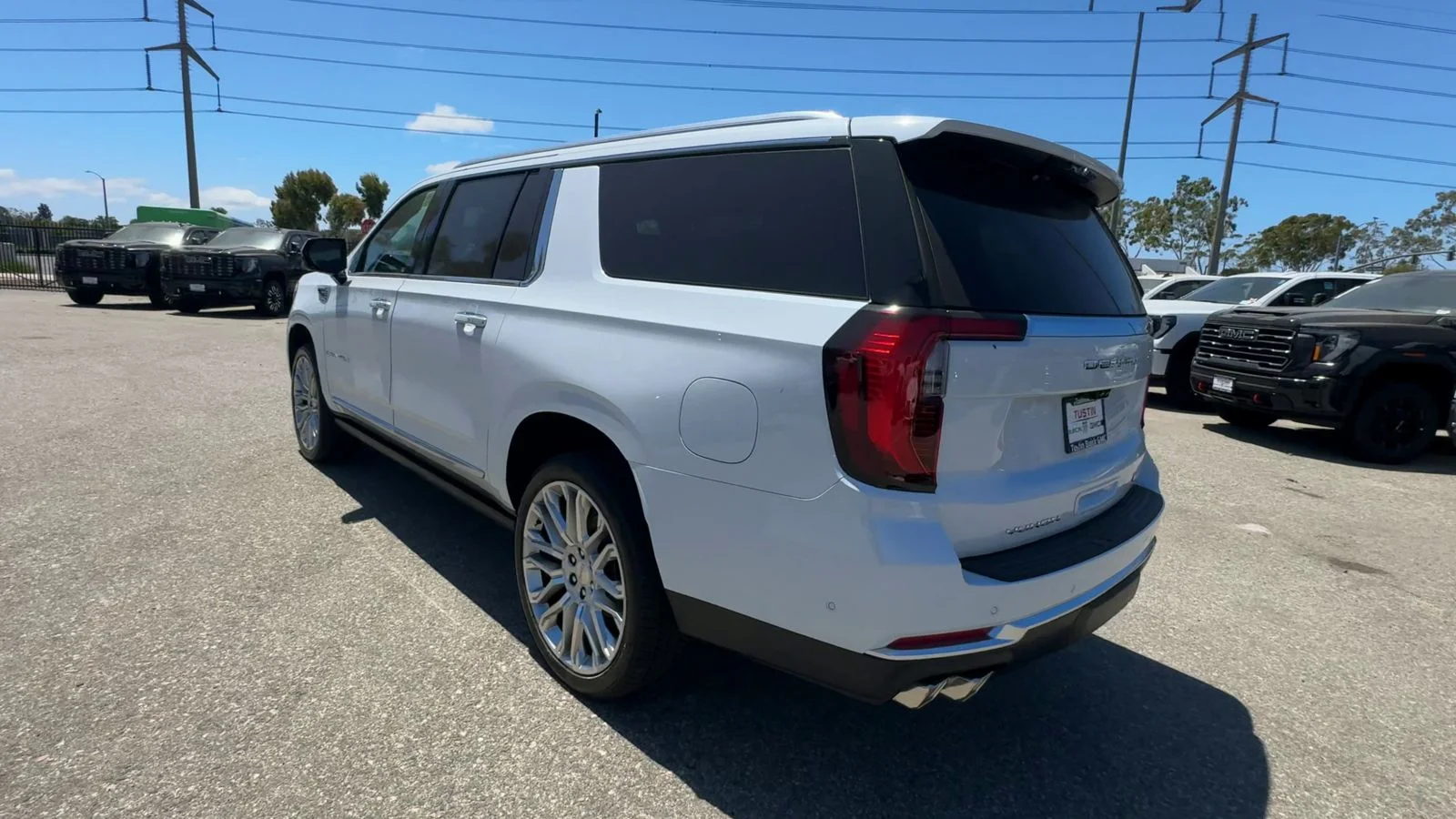 2026 GMC Yukon XL Denali - Photo 6