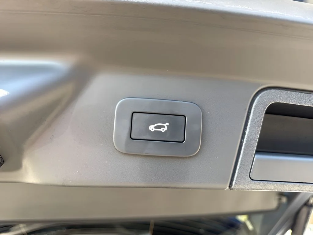 Used 2024 Gray Land Rover Dynamic SE image 31