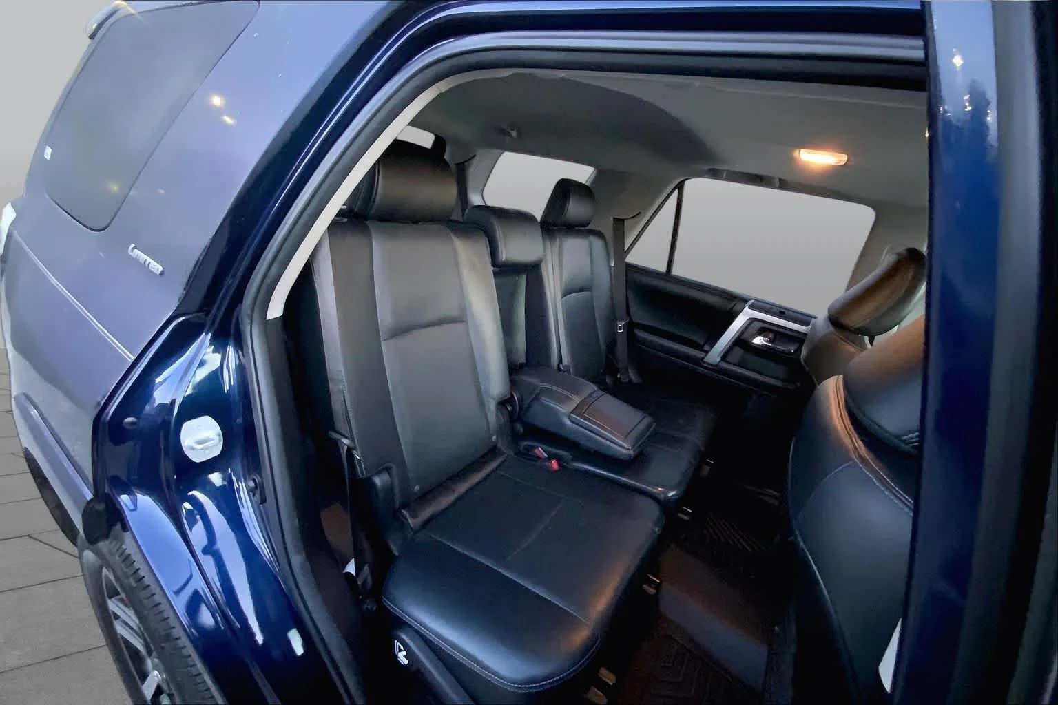 Used 2015 Nautical Blue Pearl Toyota Limited image 17