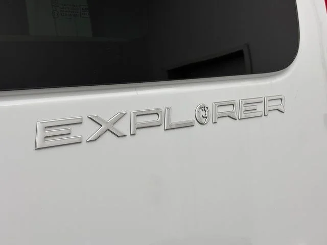 New 2026 Summit White GMC Work Van image 59