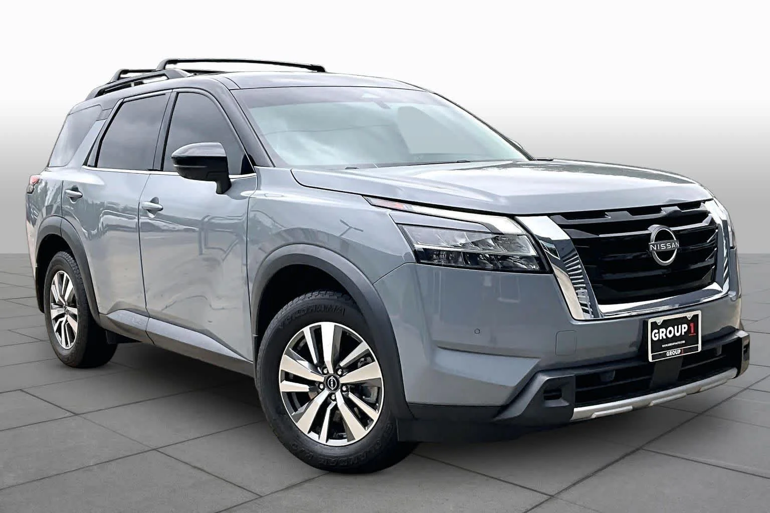 Used 2023 Solid Gray/Super Black Nissan SL image 3