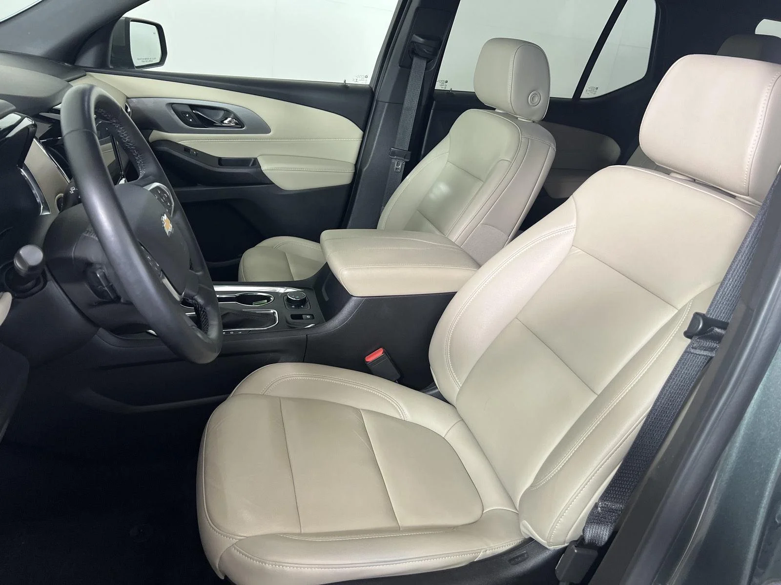 Used 2023 Silver Sage Chevrolet LT Leather image 4