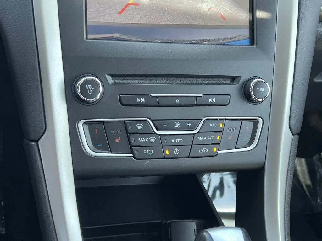 Used 2016 Gray Ford SE image 19