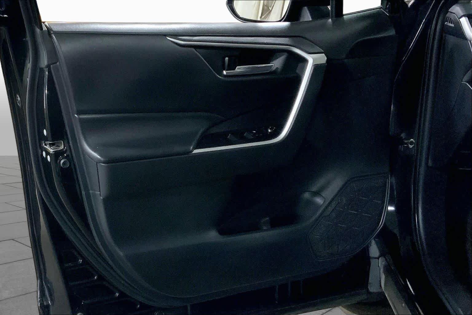 Used 2020 Midnight Black Metallic Toyota XLE image 22