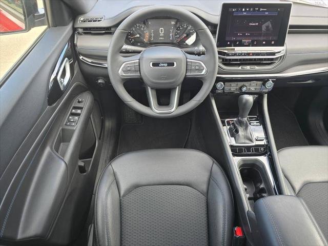 New 2026 Red Hot Pearl-Coat Exterior Paint Jeep Latitude image 16