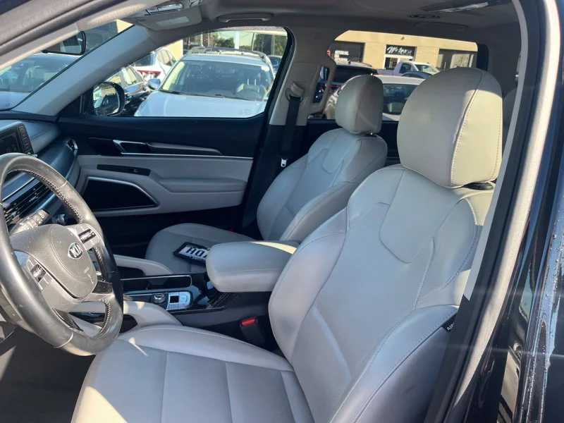Used 2020 Black Kia S image 9